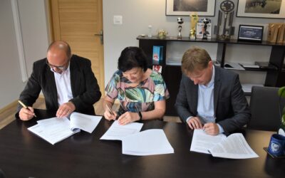 Dnia 29 czerwca w Urzędzie Gminy Malczyce zostały podpisane umowy na realizacje zadania „Budowa instalacji fotowoltaicznej wraz z zakupem autobusów zeroemisyjnych”.